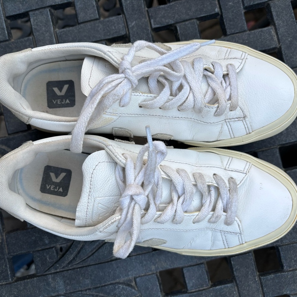 Veja White Leather Sneakers Cream Soles-Good condition Women Sz 9